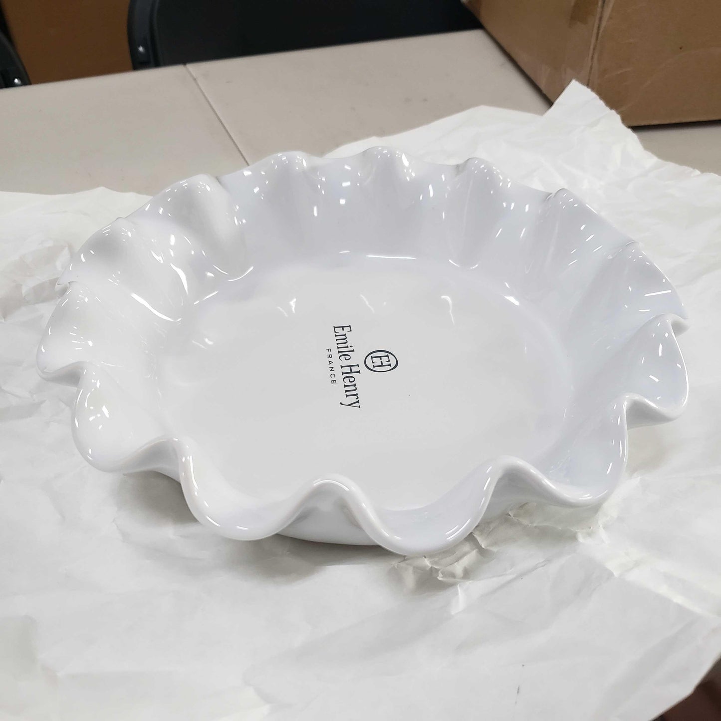 Emile Henry Ruffled Pie Dish: Blanc