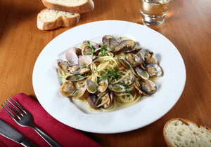 Linguine alle Vongole (Little Neck steamer clams with linguini)
