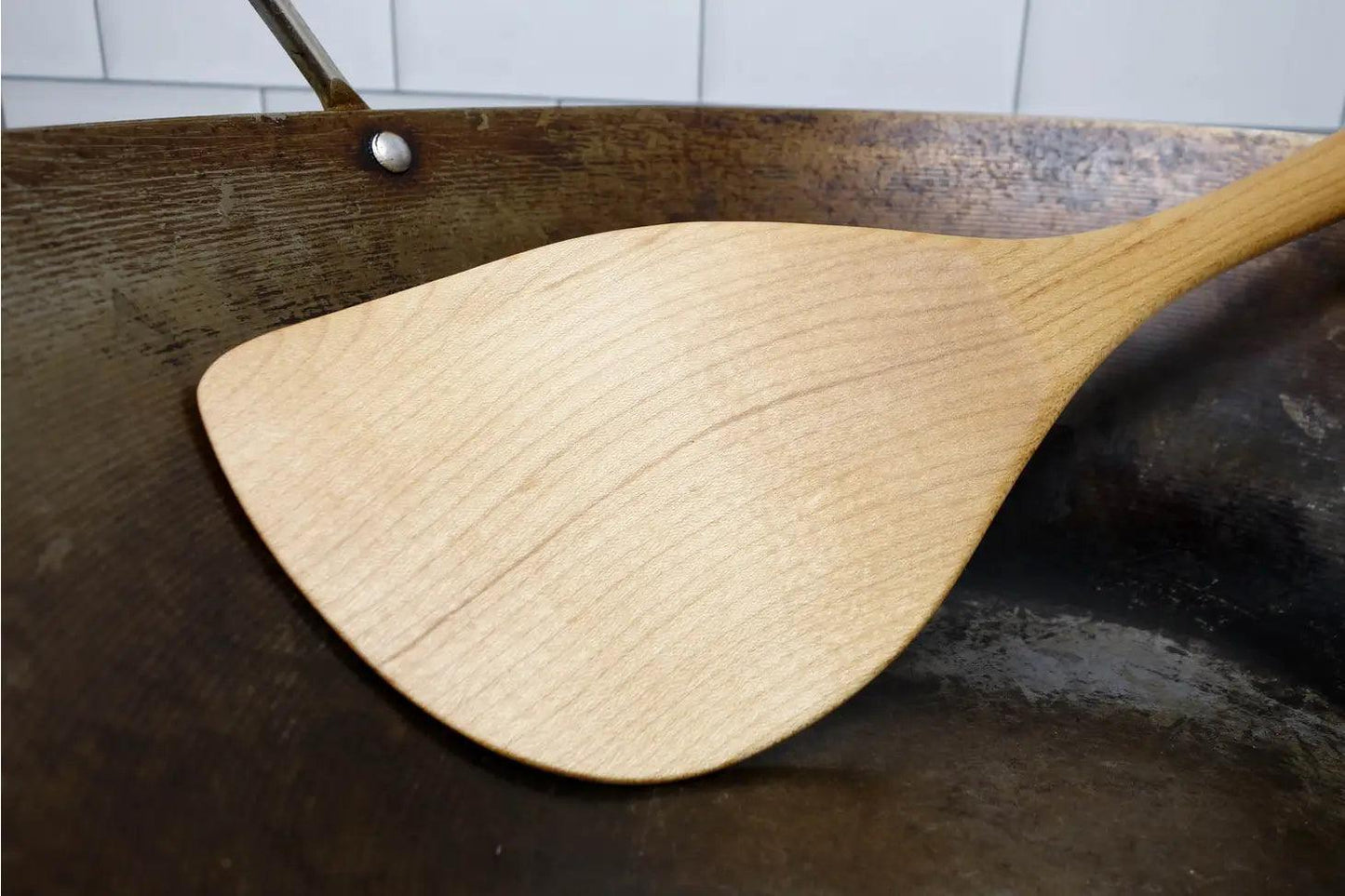 Earlywood Wok Spatula: Maple, Right Handed