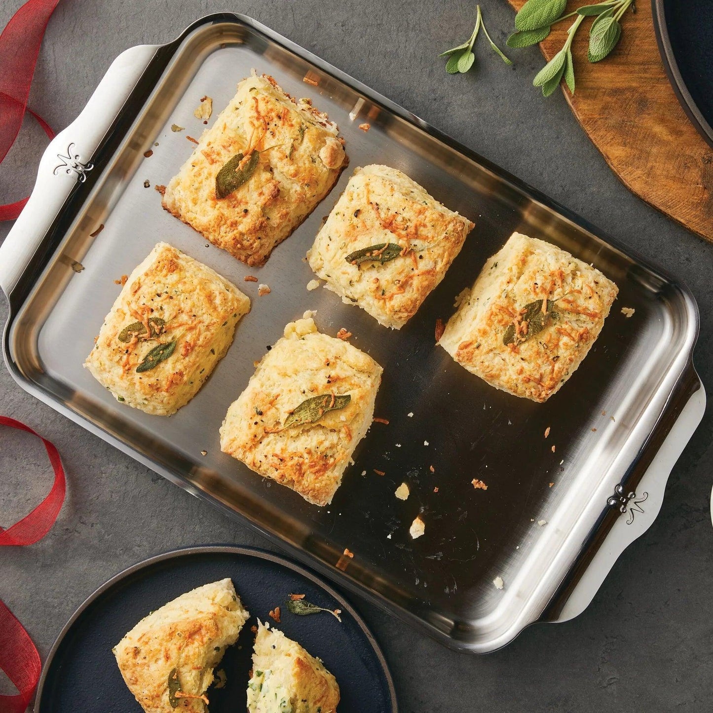 Hestan OvenBond Tri-Ply Quarter Sheet Pan