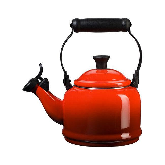 Le Creuset Kettle: Demi, Cerise