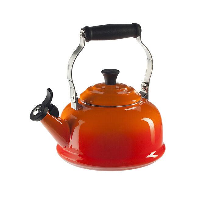 Le Creuset Kettle: Whistling, Flame