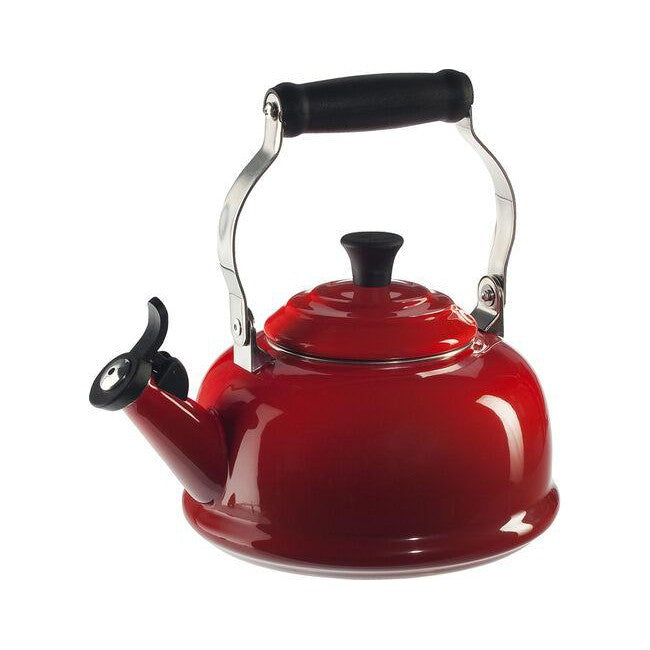 Le Creuset Kettle: Whistling, Cerise