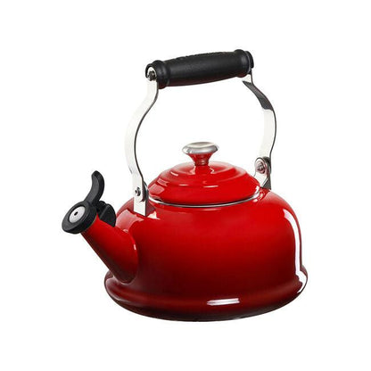 Le Creuset Kettle: Whistling, Cerise