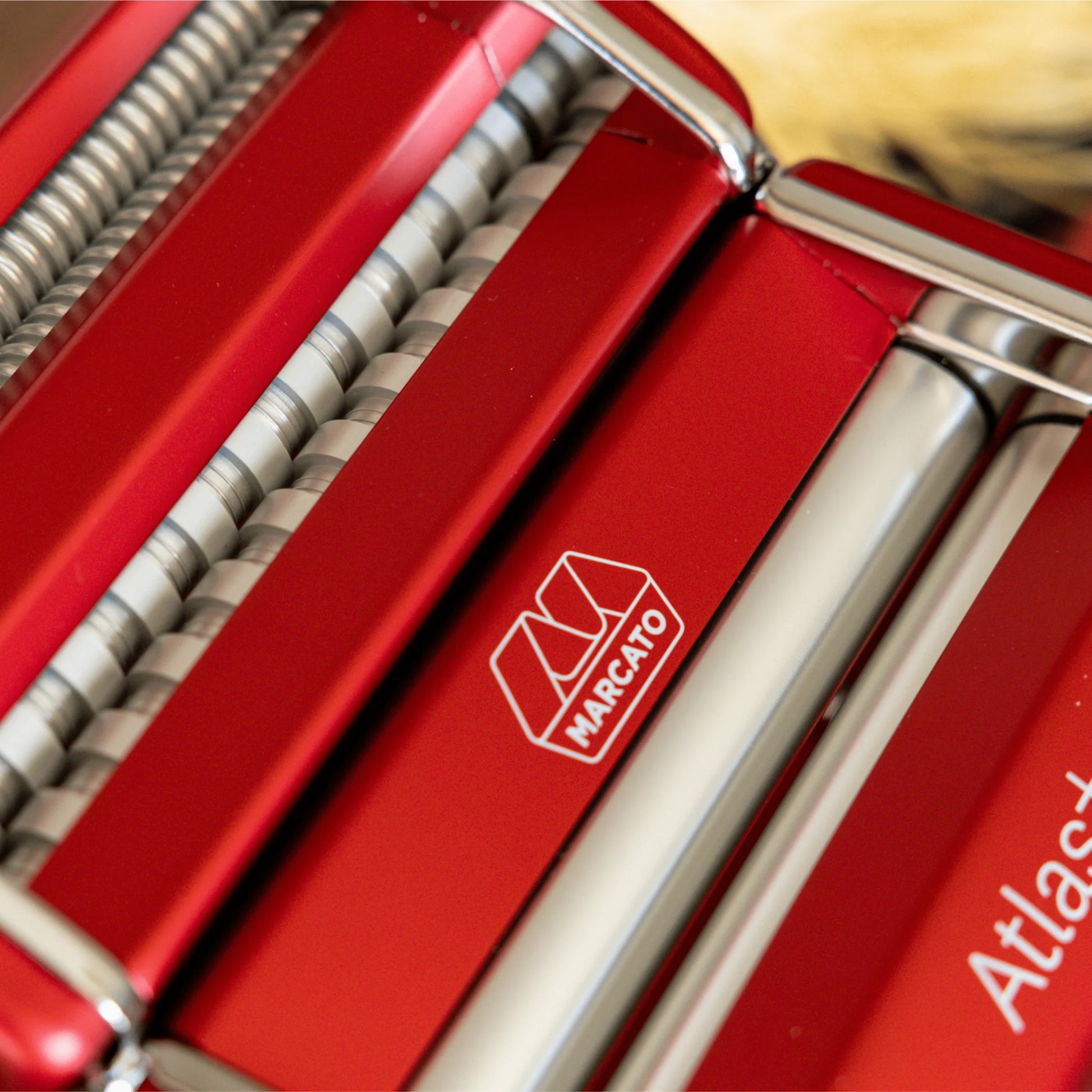 Marcato Atlas 150+ Pasta Machine: Red