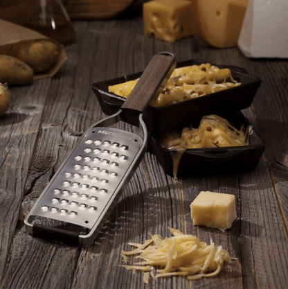 Microplane Master's Series: Extra Coarse Grater