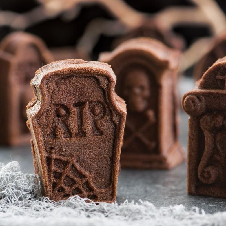 NordicWare Cakelet Pan: Tombstone