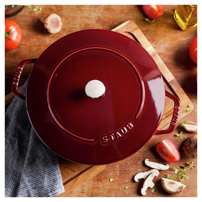 Staub Essential French Oven: 5 QT, Grenadine