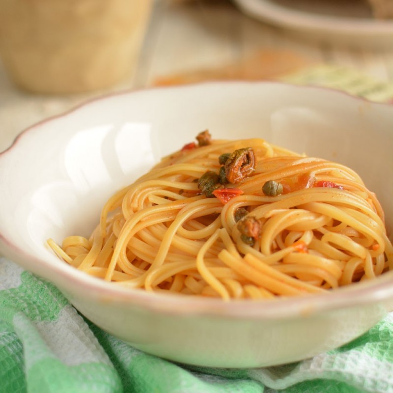 Tiberino Linguine Puttanesca with Capers & Olives