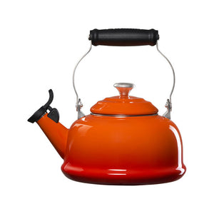 Le Creuset Kettle: Whistling, Flame