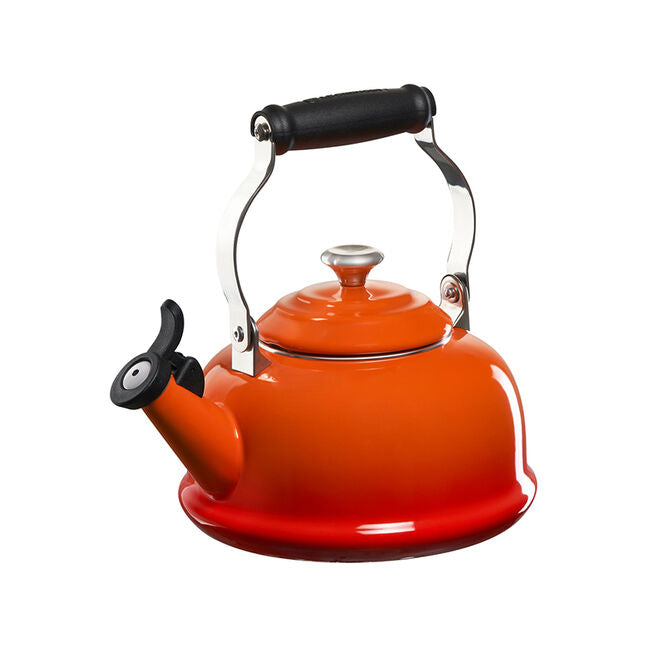 Le Creuset Kettle: Whistling, Flame