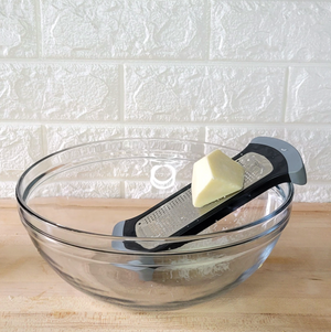 Microplane Mixing Bowl Grater: Fine