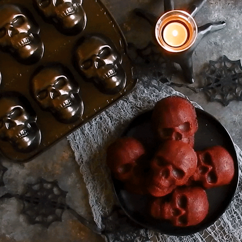 https://zestbillings.com/cdn/shop/products/skull-cakelets-dsiappearing_1__67358.1617722773.1280.1280_1400x.gif?v=1653772036